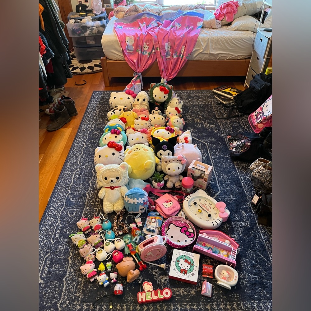 MY ENTIRE HELLO KITTY COLLECTION